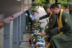 Нацгвардійці нагородили головного волинського капелана