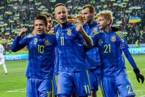 І добру справу зробили — і футболку зірки купили (Відео)