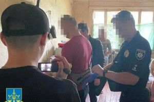 На «лікування» неіснуючих військових вимагав чверть мільйона гривень: на Волині спритника взяли під варту