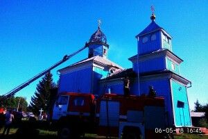 На Волині у старовинній церкві бушував вогонь