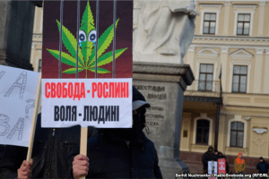 В Україні немає більшої проблеми, ніж… легалізація куріння коноплі