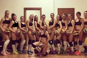 Італійські волейболістки відзначили успіх… колективним зніманням трусів (фото)