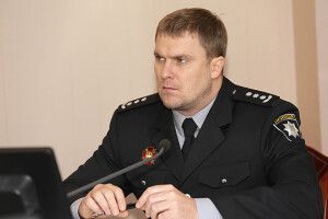 Аваков таки підписав наказ і представив особовому складу Нацполіції Вадима Трояна