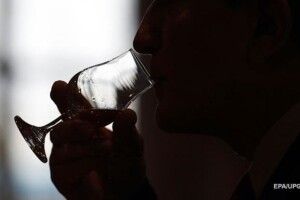 Скільки п'ємо? Названо суму витрат української родини на алкоголь