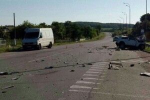 На Рівненщині фура вщент розтрощила легковик (фото)