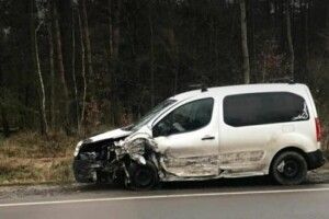 Виїхав на зустрічну: біля Рівного автомобіль збив семирічну дівчинку (Відео)