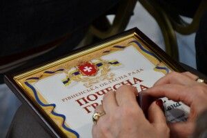 На Рівненщині п`ятьом громадам  вручили Почесні відзнаки