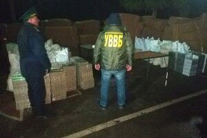 На Волині прикордонники знайшли у днищі фури 41 тисячу пачок контрабандних сигарет (відео)