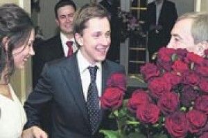 10 КІЛОГРАМІВ ДОЛАРІВ - ПОДАРУНОК ВІД ЧЕРНОВЕЦЬКОГО