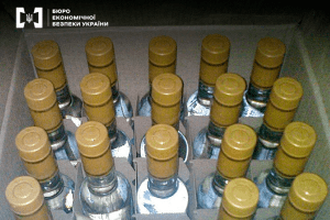 Судитимуть волинянина, який продавав контрафактний алкоголь