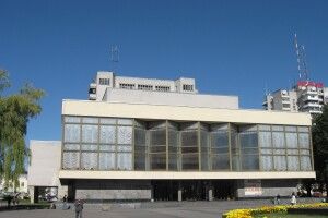 У Луцьку поціновувачів мистецтва запрошують на відкриття театрального сезону