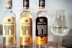 На час пандемії коронавірусу грузинам заборонили цмулити чачу, а також влаштовувати весілля та похорони