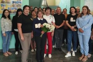 У громаді на Волині багатодітній матері вручили державну нагороду