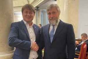 «Слуга народу» Герус запопадливо потиснув руку олігарху Новинському в день ухвалення закону про олігархів (Фото)
