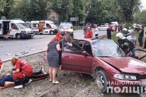 «Хонда» влетіла у «швидку»: багато поранених