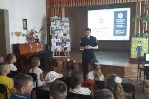 Добра справа: луцькі поліцейські навчають дітей культурі поведінки на дорозі