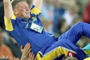 НАШИХ ФУТБОЛІСТІВ СКУПАЛИ У ШАМПАНСЬКОМУ!