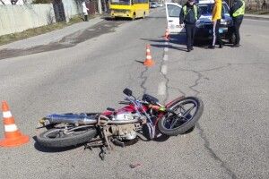 У Львівському районі авто збило 20-річного мотоцикліста