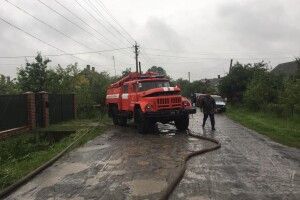 Рятувальники відкачували воду з приватних господарств трьох районів Волині (Фото)