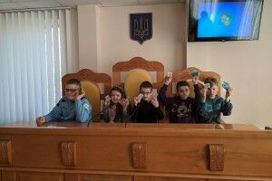 Малеча ознайомилася з тонкощами роботи Феміди