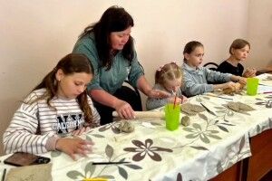У громаді на Волині організували заняття з глинотерапії для дітей військовослужбовців