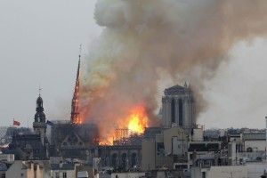 Посол Франції обурена незграбним жартом українського політолога про пожежу у Парижі (Фото, відео)