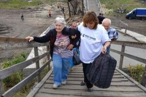 На мосту в Станиці Луганській запрацювала група соціальної допомоги
