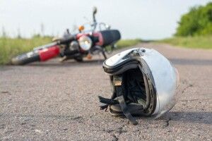 На Волині мотоциклістка злетіла в кювет, а мотоцикліст впав посеред дороги