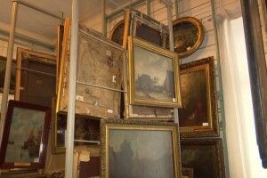 Як у Харкові картини російських художників рятують від їхнього народу