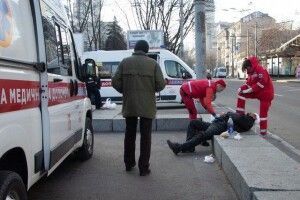 У Дніпрі малолітні нелюди жорстоко побили металевими прутами двох безхатьків