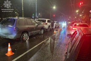 П'яний «шумахер» у Луцьку влаштував потрійну ДТП