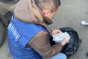 Злапали чоловіка, який по 750 гривень продавав несертифіковані тести на коронавірус