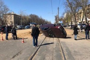 В Одесі прогримів потужний вибух: пошкоджено BMW і трамвайну колію (фото)