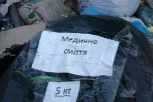У Клевані скинули фуру львівського сміття з використаними шприцами 