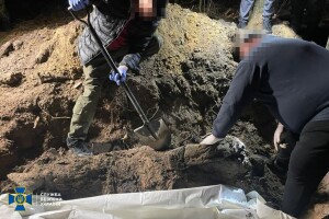 Показав могилу розстріляного та зізнався у вбивстві: на Херсонщині взяли у полон окупанта-ката з Бучі (Фото 18+)