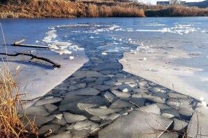 Реанімували майже 4 години: як рятували двох братів, яких витягли з-під криги на Волині (Відео)