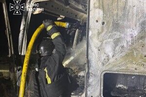 Удар по підприємству в Луцьку та автостоянках: рятувальники ліквідувала наслідки ворожих прильотів