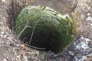 На Львівщині чоловік на власному подвір'ї впав у криницю та загинув