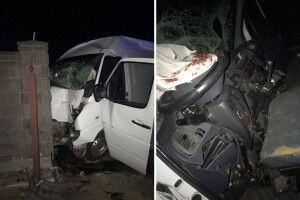Мікроавтобус так сплющило, що водія довелося витягати рятувальникам