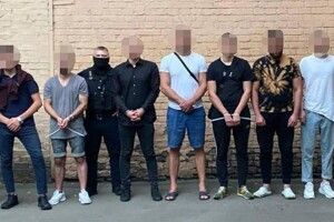 Запрошували на побачення, а потім грабували й били: у Києві викрили злочинну групу (Фото)