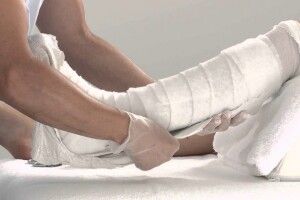 У Києві судитимуть матір, яка на два тижні покинула травмовану дитину