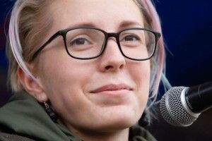 Яна Зінкевич у Раді подякувала волонтерам, які спільно з Фондом Порошенка купують для ЗСУ дрони, вантажівки та бронемашини