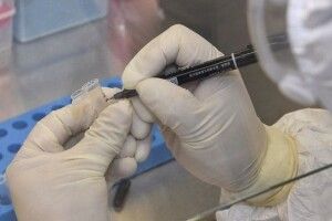 Повідомили про першу смерть від повторного зараження COVID-19