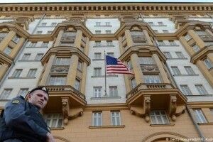 Посольство США в РФ припиняє видавати візи росіянам