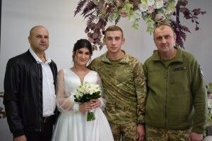 У Луцьку одружився військовослужбовець (Фото) 