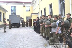 Рівненські поліцейські вчилися затримувати втікачів з-під варти у суді
