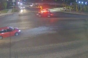 У Луцьку камери зафіксували момент ДТП за участі двох автівок (Відео)