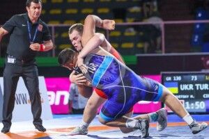 Українець Вишнивецький виграв «золото» першості Європи з греко-римської боротьби