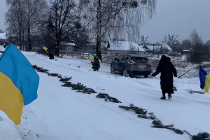 На Волині матір бігла назустріч загиблому сину-захиснику України