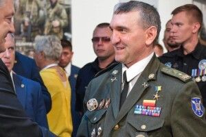 Порошенко привітав із днем народження легендарного Сумрака